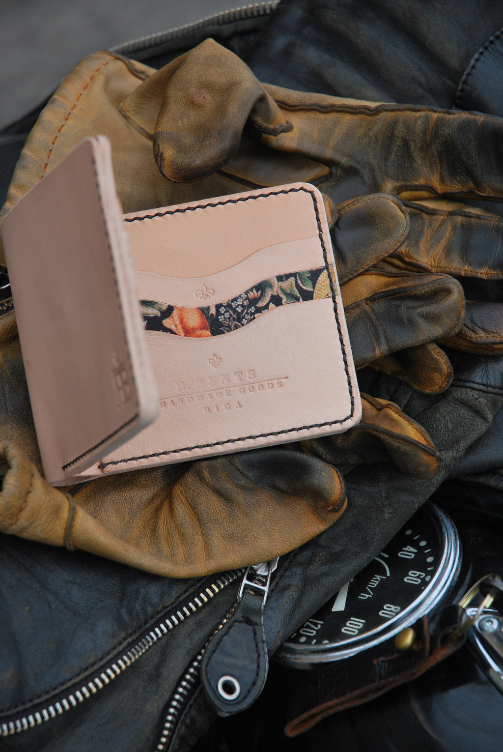 Classic Bifold Wallet #1 (Natural)