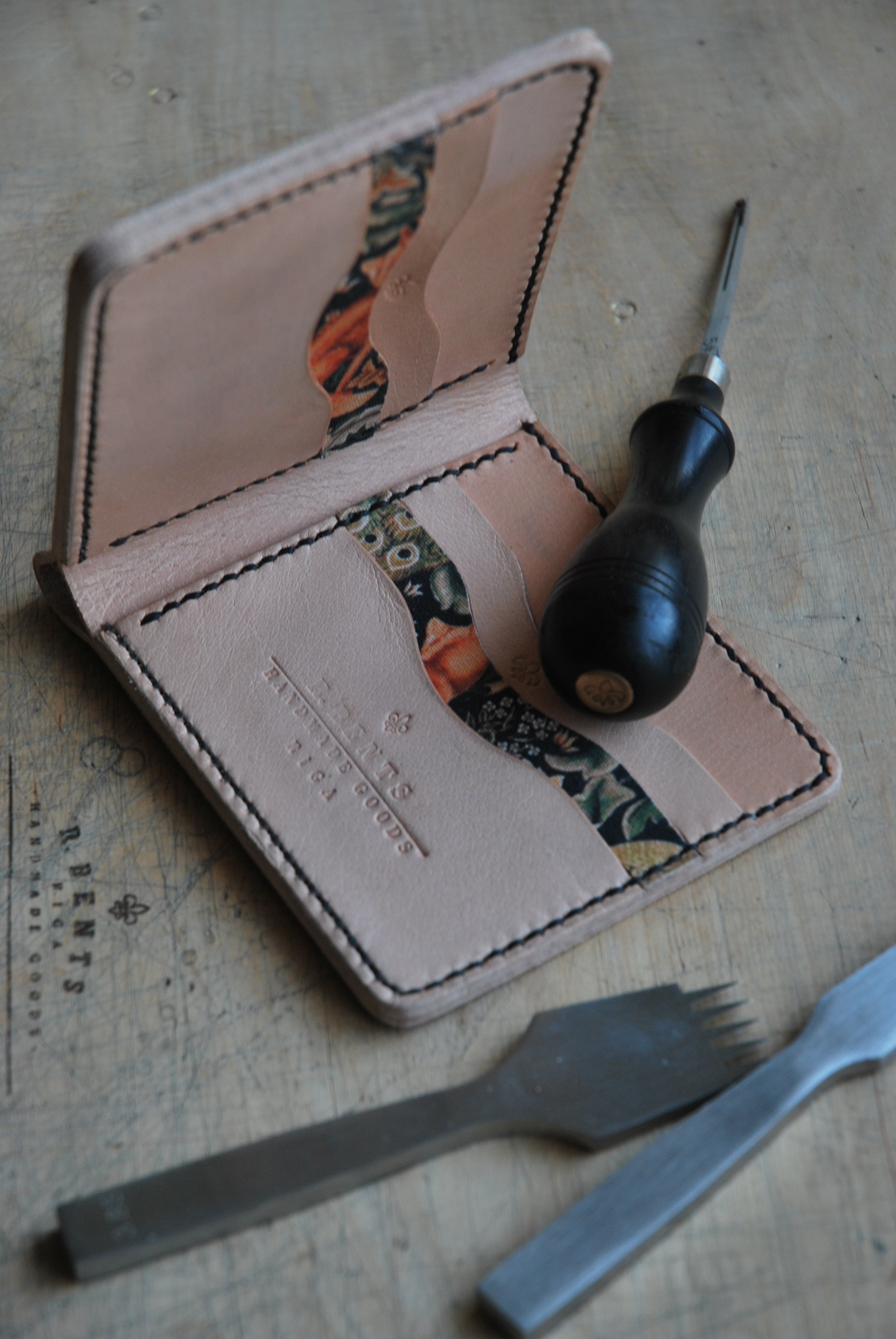 Classic Bifold Wallet #1 (Natural)