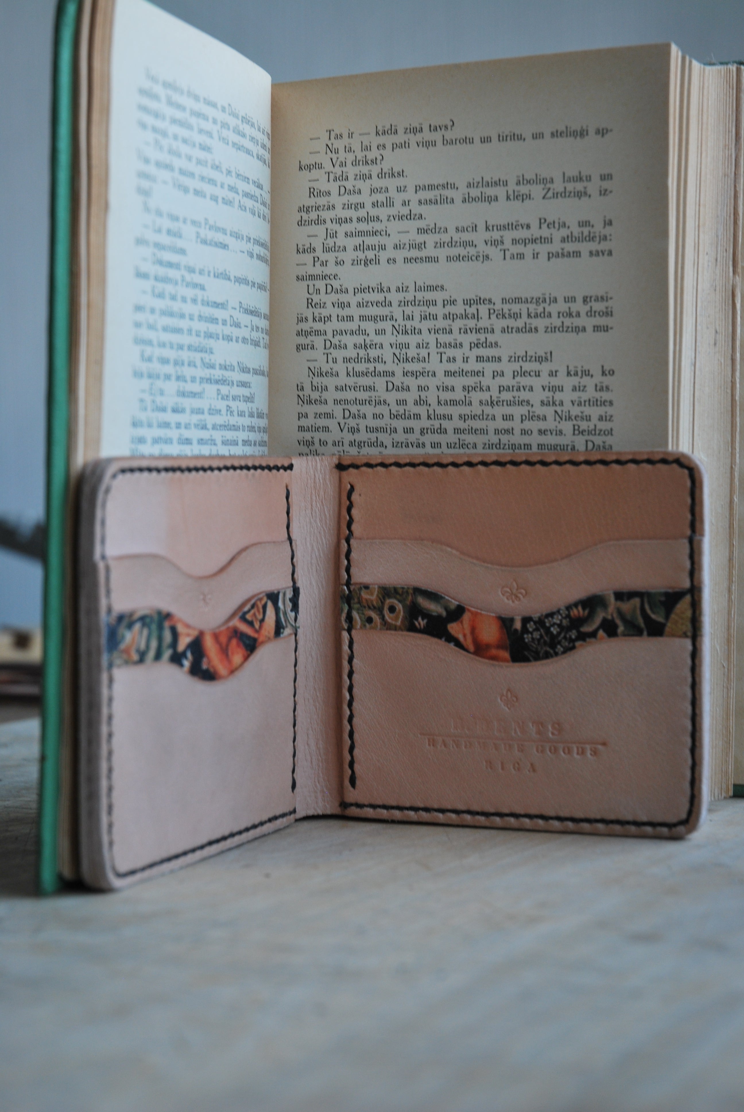 Classic Bifold Wallet #1 (Natural)